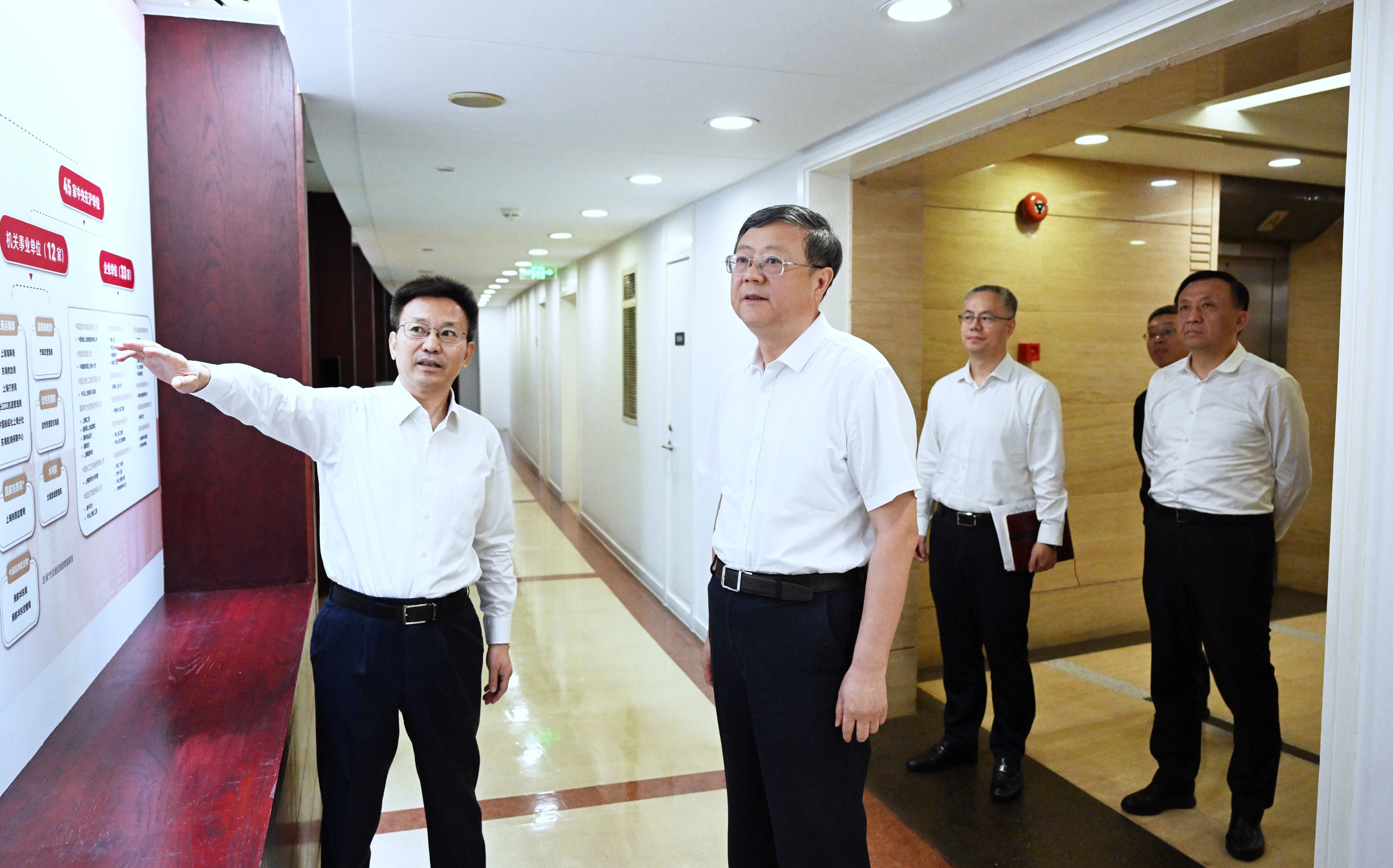 推动高质量发展和人民城市建设迈出新步伐！  陈吉宁调研市建设交通工作党委