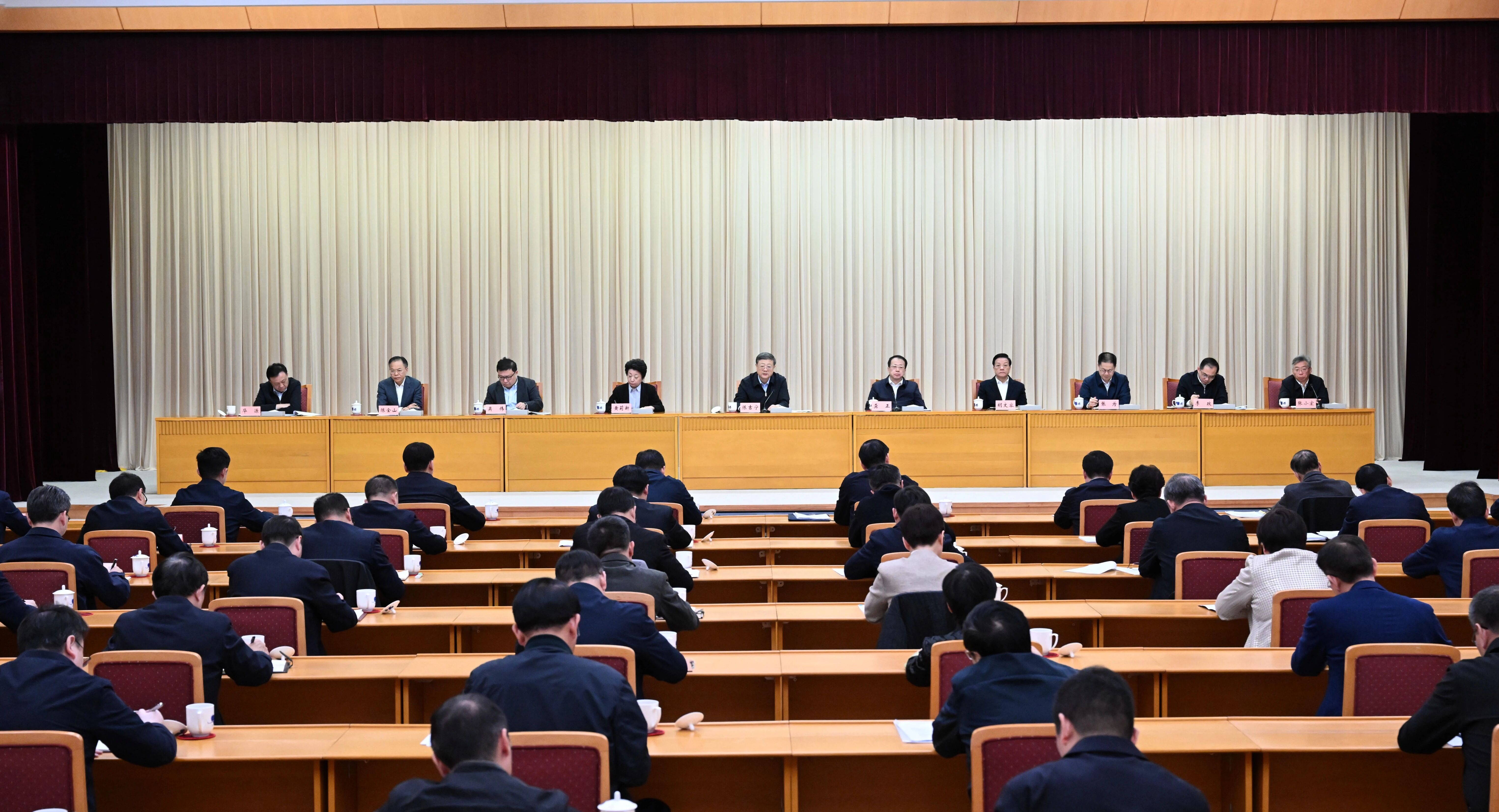 上海市贯彻落实中央城市工作会议精神推进大会举行,陈吉宁讲话,龚正主持