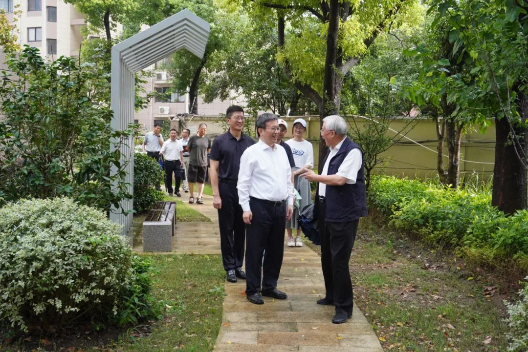 市建设交通工作党委书记陈华文调研党建引领物业治理，看望柴俊勇同志