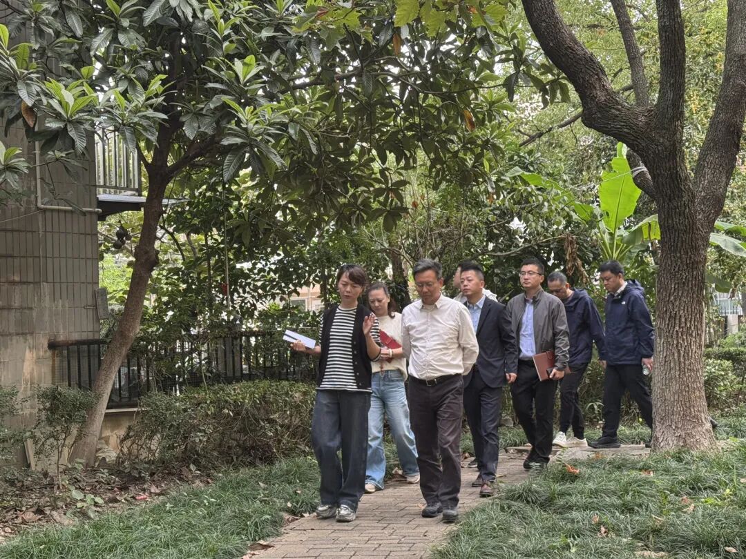 市建设交通工作党委书记陈华文赴宝山区大场镇调研超大型小区物业治理新路径