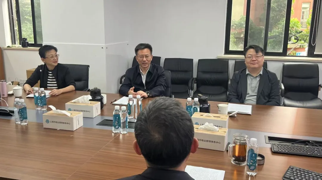 市建设交通工作党委书记陈华文前往上海市房屋管理应急指挥中心检查指导台风“蔷琵”防御工作