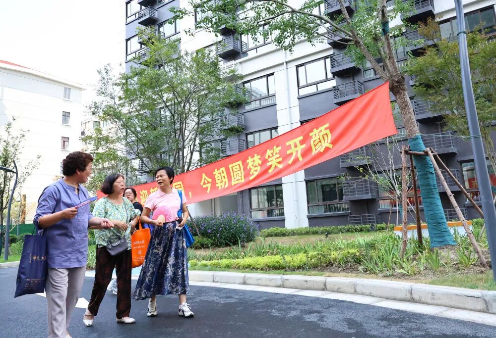 告别“拎马桶”，人民城市有高度更有温度——上海下“绣花功夫”持久攻坚城市更新的生动范本
