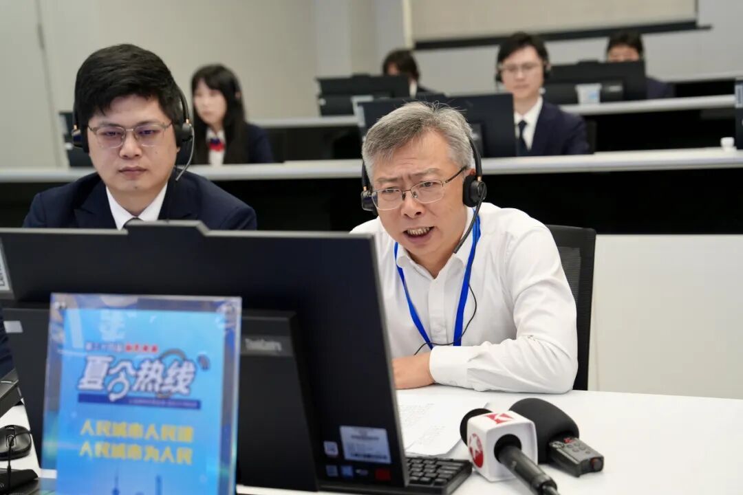 2026年度“夏令热线”开线 张小宏接听市民来电