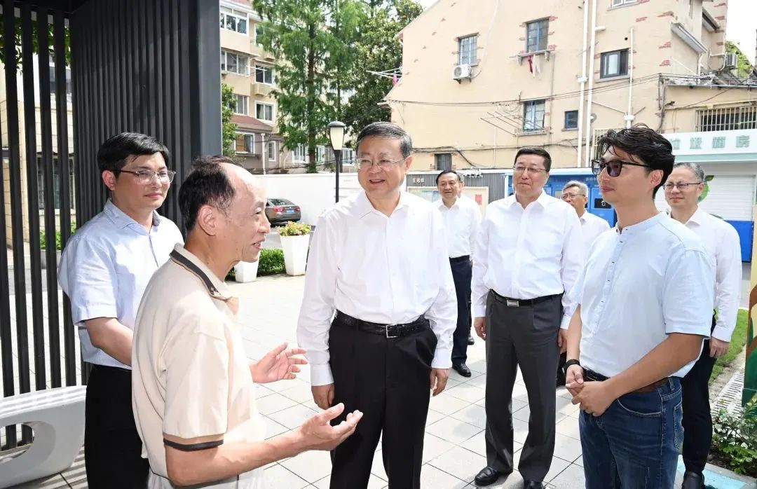 坚决打好攻坚战，更好造福于民！市建设交通工作党委传达学习市委书记陈吉宁专题调研党建引领物业治理讲话精神